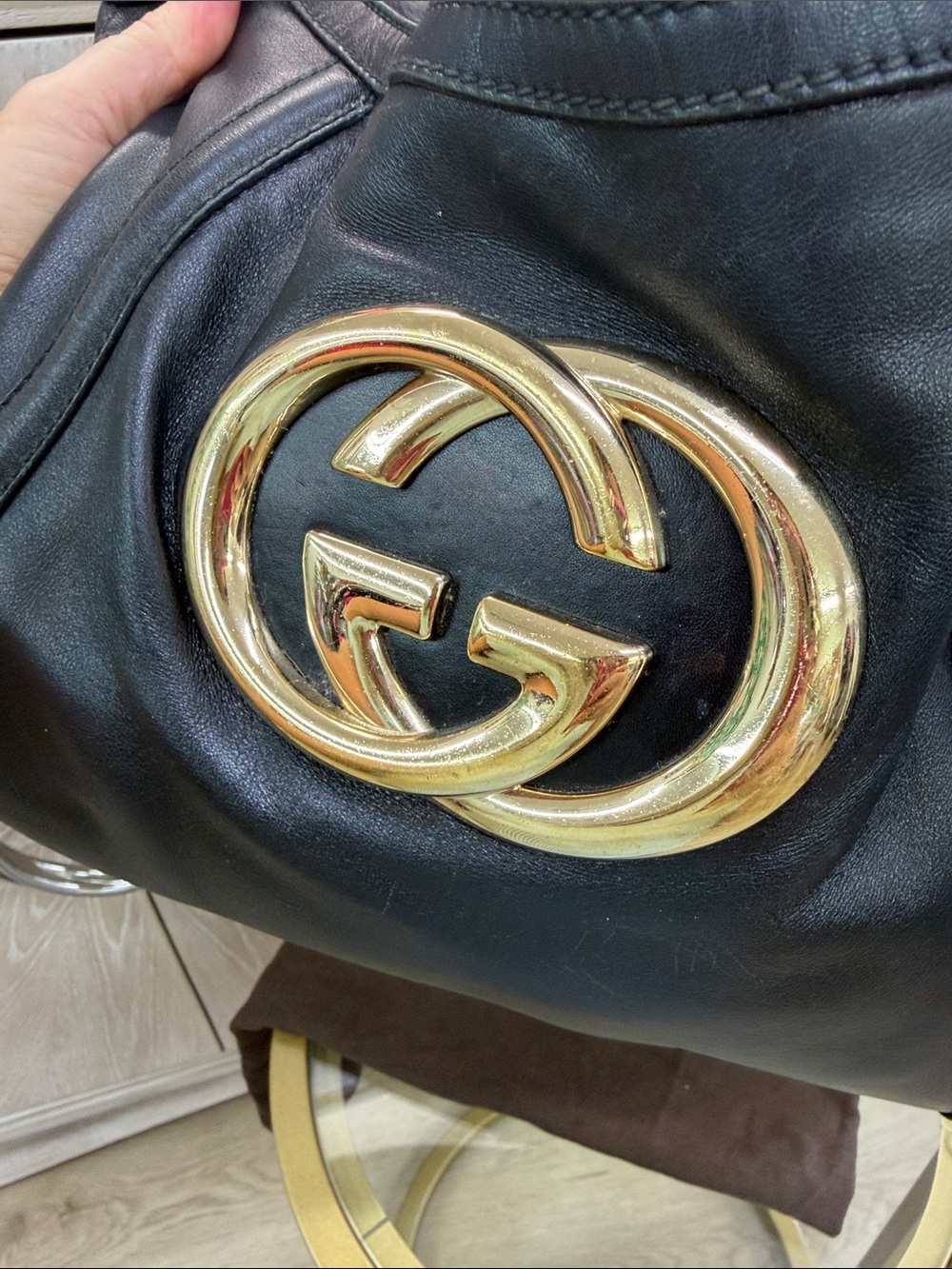 Gucci Black Leather Shoulder Bag with Gold Double G Emblem - Picture 7 of 10